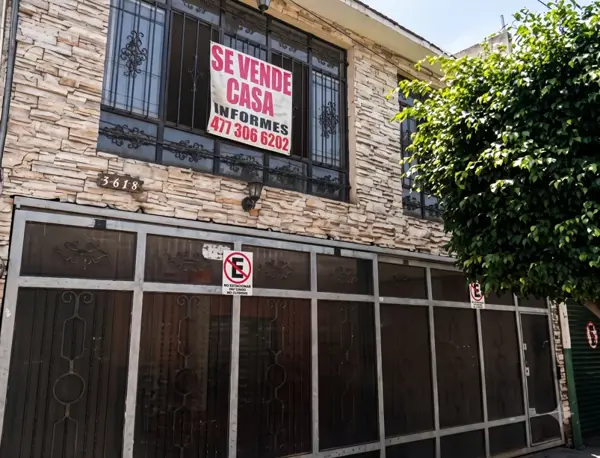 Casa en Venta en Loma Bonita, León: Espaciosa y Bien Ubicada