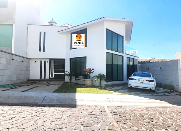Casa en venta en CUMBRES DEL LAGO