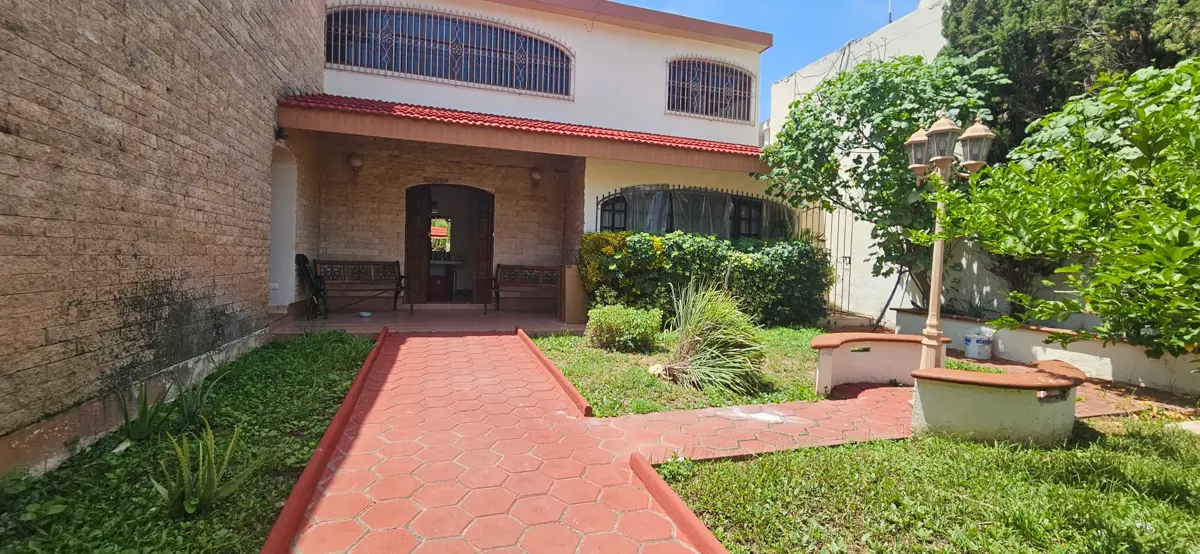 Casa en renta en Los Pinos, Mérida — foto 1 de 24