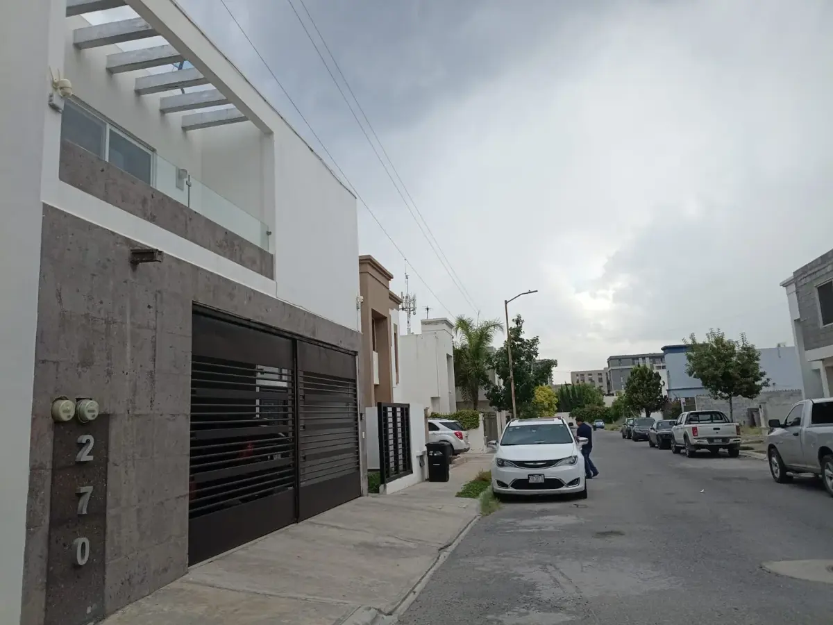 Casa en venta en Oasis, Saltillo — foto 1 de 17