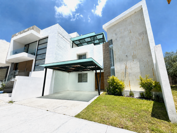 RENTA CASA EN TAHONA CON RECÁMARA EN PB