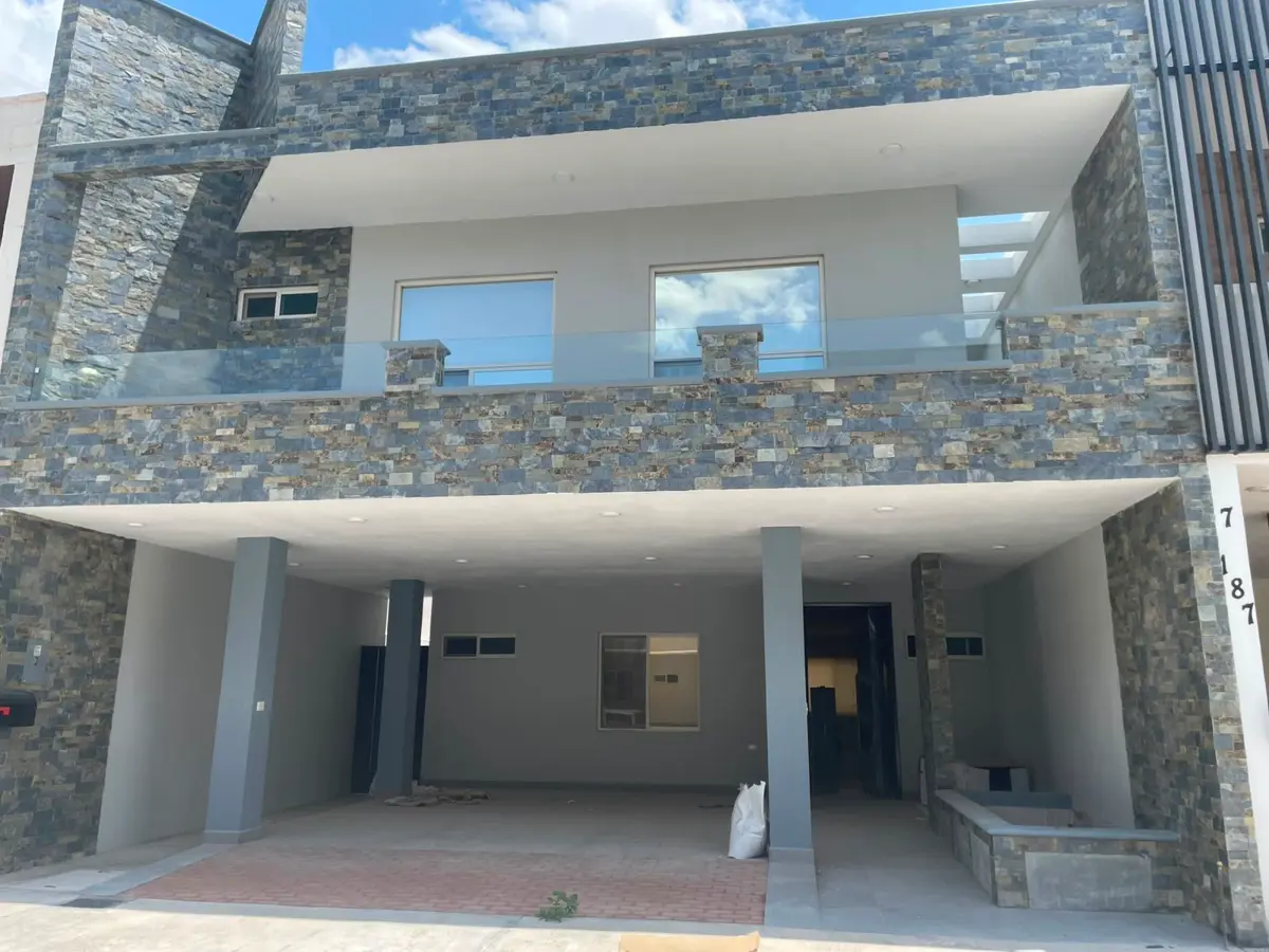 Casa en renta en Capellanía, Ramos Arizpe — foto 1 de 26