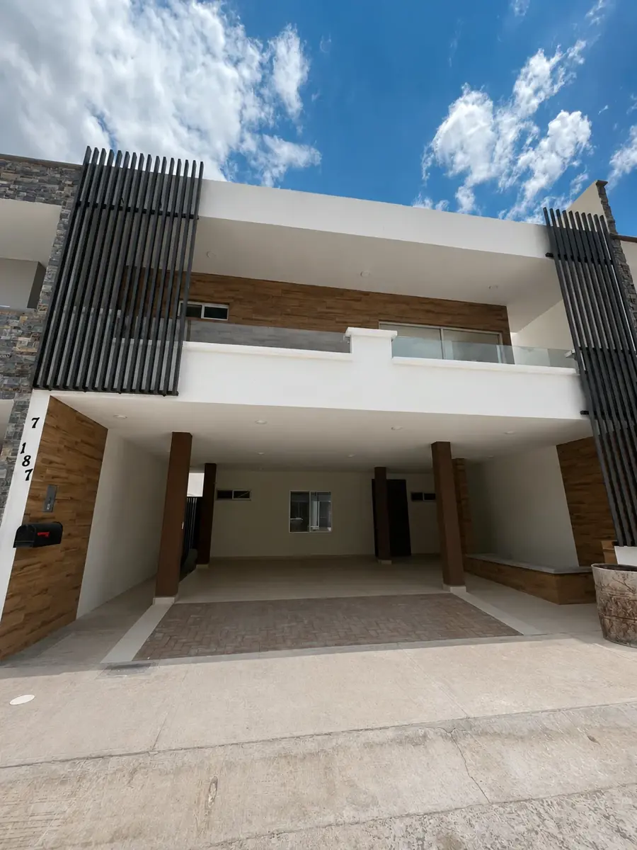 Casa en renta en Capellanía, Ramos Arizpe — foto 1 de 10