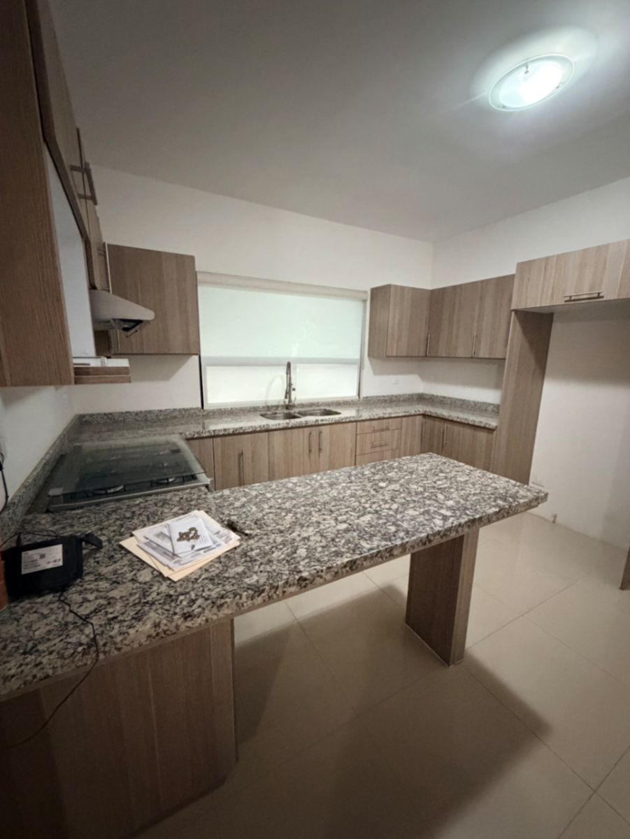 Vista 5 de Casa en Renta en Lobo, Los Viñedos, Torreón: Espaciosa Residencia en Comunidad Cerrada
