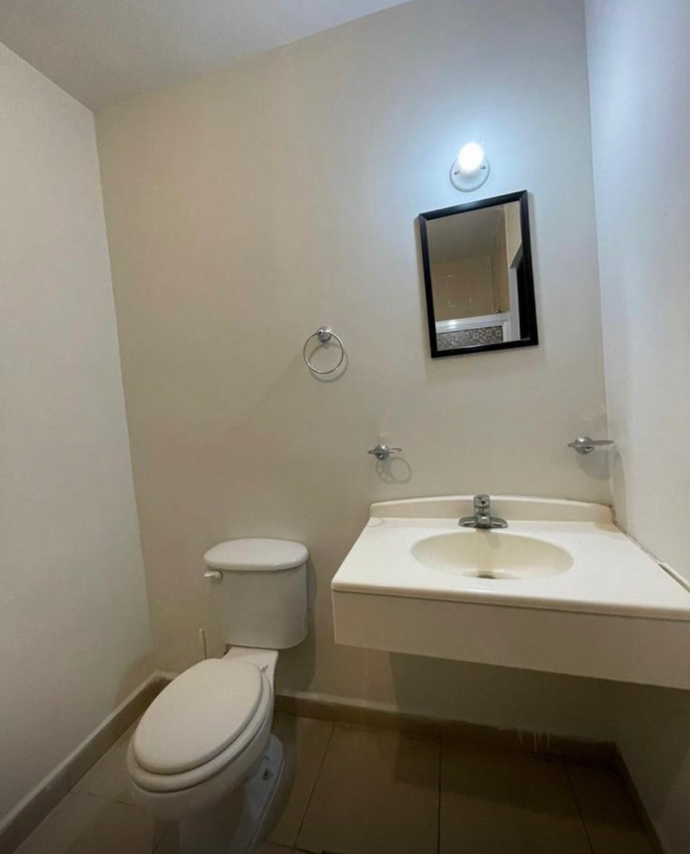 Casa en Renta en Puerta de Hierro, Monterrey, Nuevo León