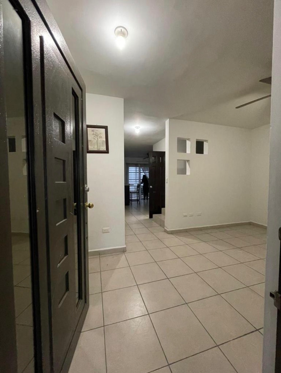 Casa en Renta en Puerta de Hierro, Monterrey, Nuevo León