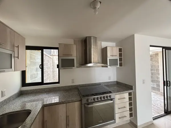 Casa en venta en Valle del Roble, León — foto 2 de 18