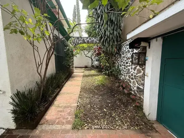 Compra CASA una de las zonas más exclusivas de Cuernavaca, a solo media cuadra de Av. San Diego