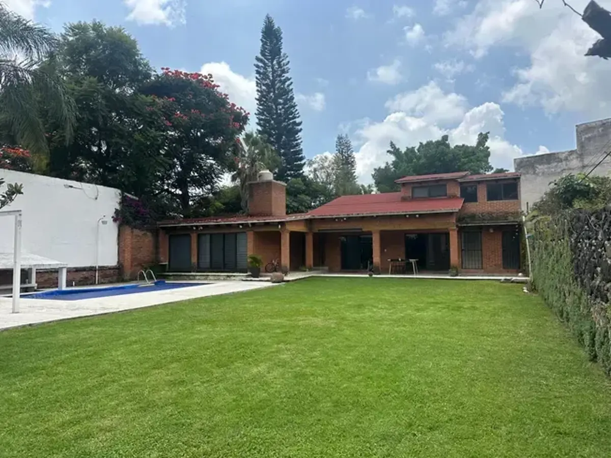 Casa en venta en Lomas de Atzingo, Cuernavaca — foto 1 de 19