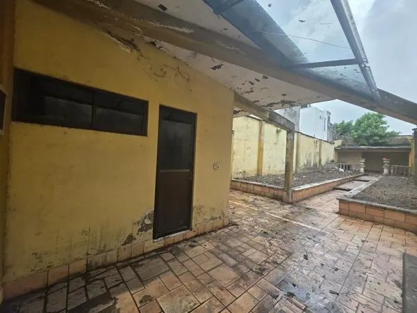 VENDO TERREO CON CONSTRUCCION A CUADRAS DEL MAR