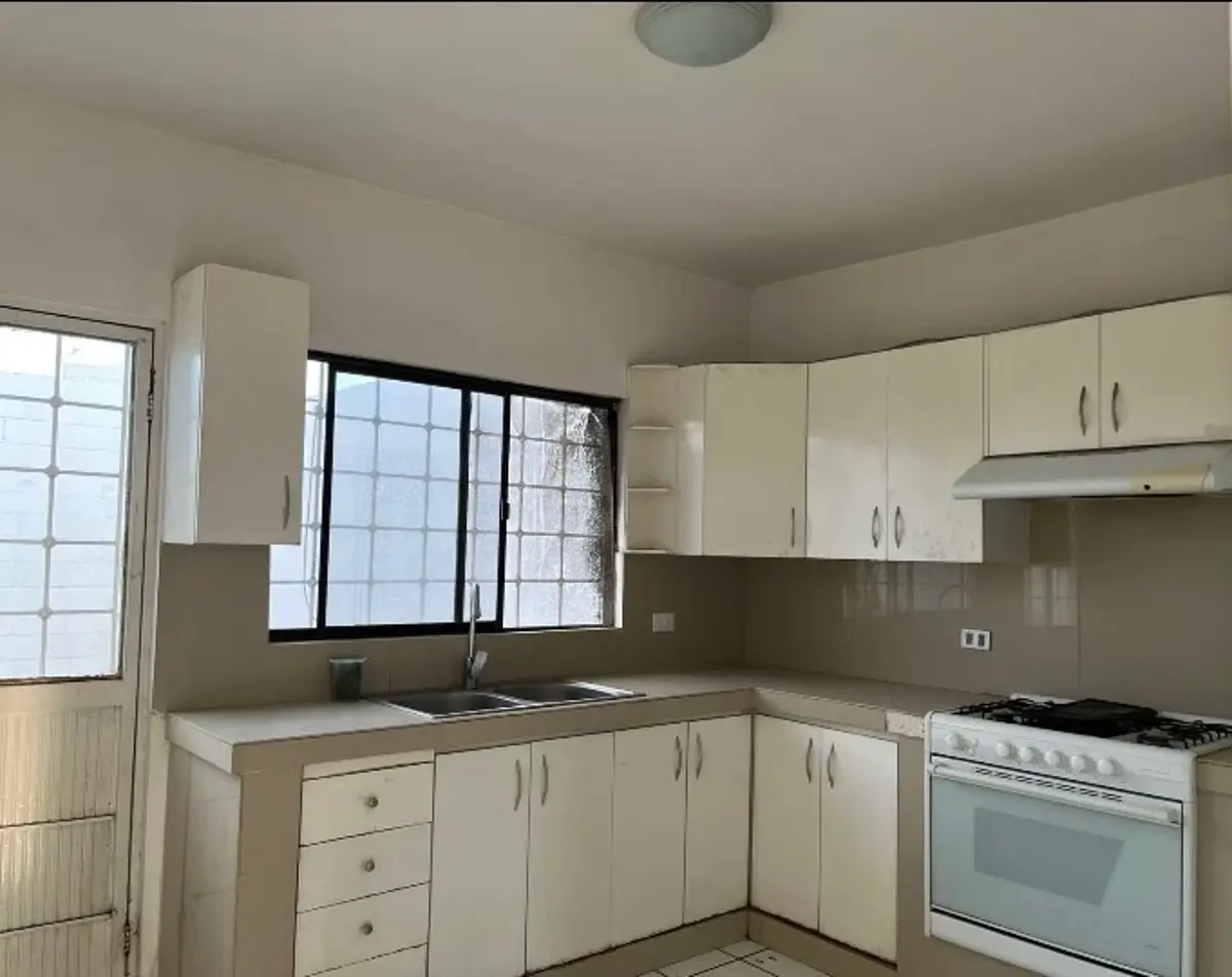 Vista 3 de CASA EN RENTA – RESIDENCIAL IBERO
