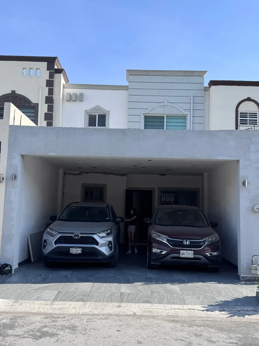 Casa en Venta en Cumbres | 2 Plantas, 3 Recámaras y Cochera para 2 Autos Casa en Venta en Cumbres | 2 Plantas, 3 Recámaras y Cochera para 2 Autos