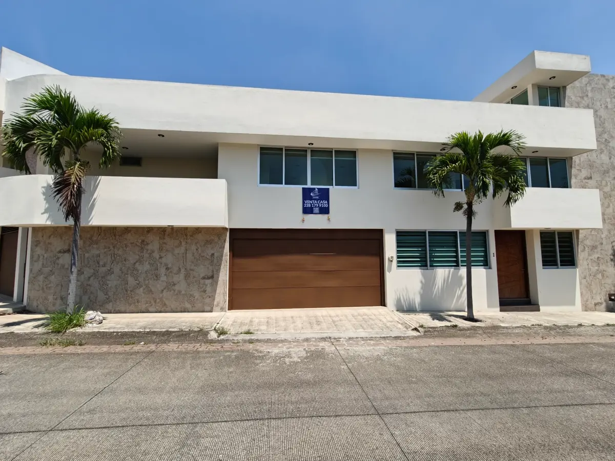 Casa en venta en Residencial Las Cumbres, Xalapa — foto 1 de 35