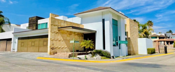 CASA EN RENTA SIN MUEBLES EN JARDINES DEL CAMPESTRE | ESQUINA | 4 RECÁMARAS (UNA EN PLANTA BAJA) | 4