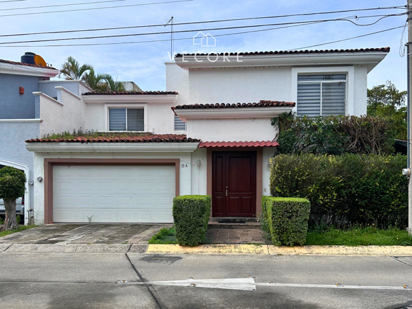 CASA EN RENTA EN JARDIN REAL, ZAPOPAN