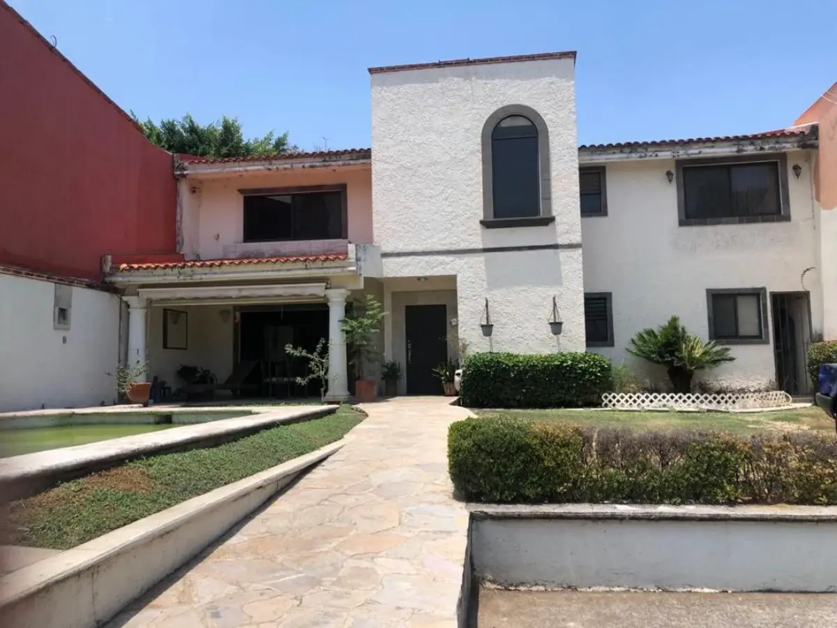 Casa en venta en Lomas de Cortes, Cuernavaca — foto 1 de 26
