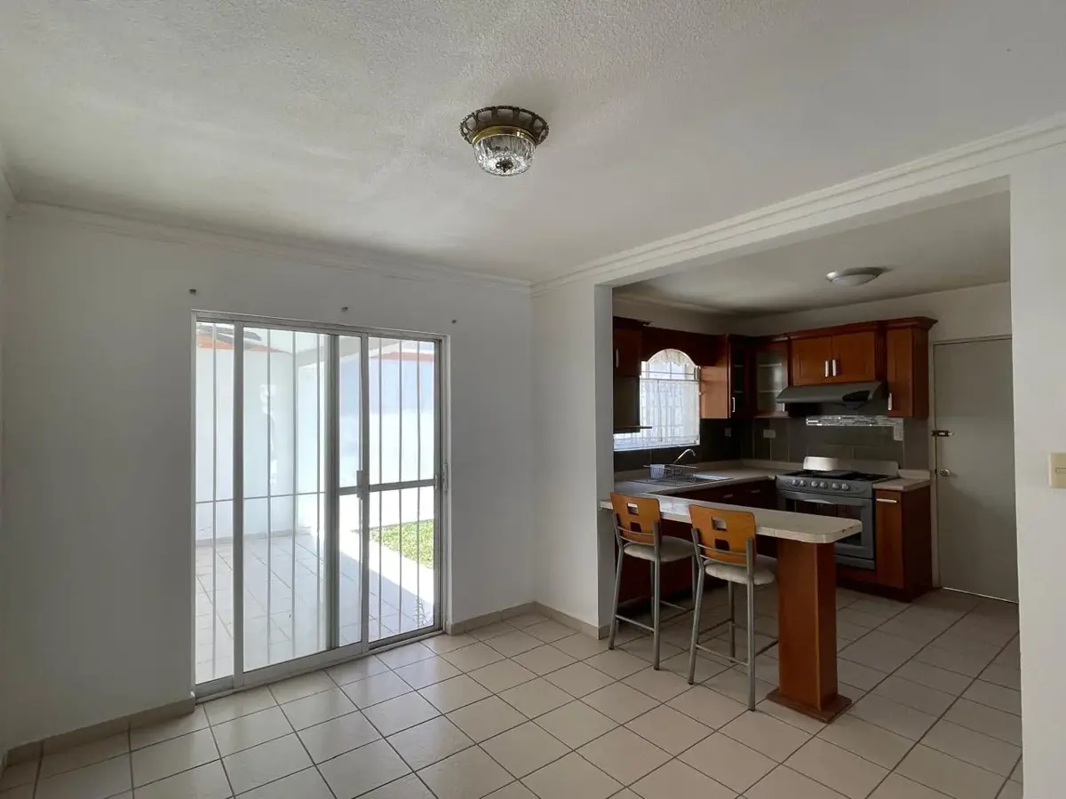 Vista 4 de CASA VENTA SENDEROS