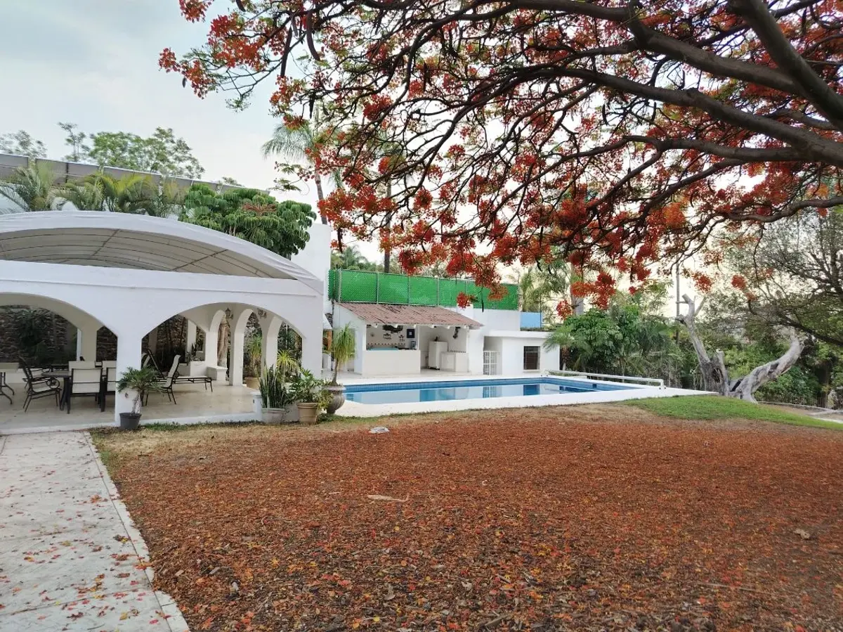 Casa en venta en Las Palmas, Cuernavaca — foto 1 de 40