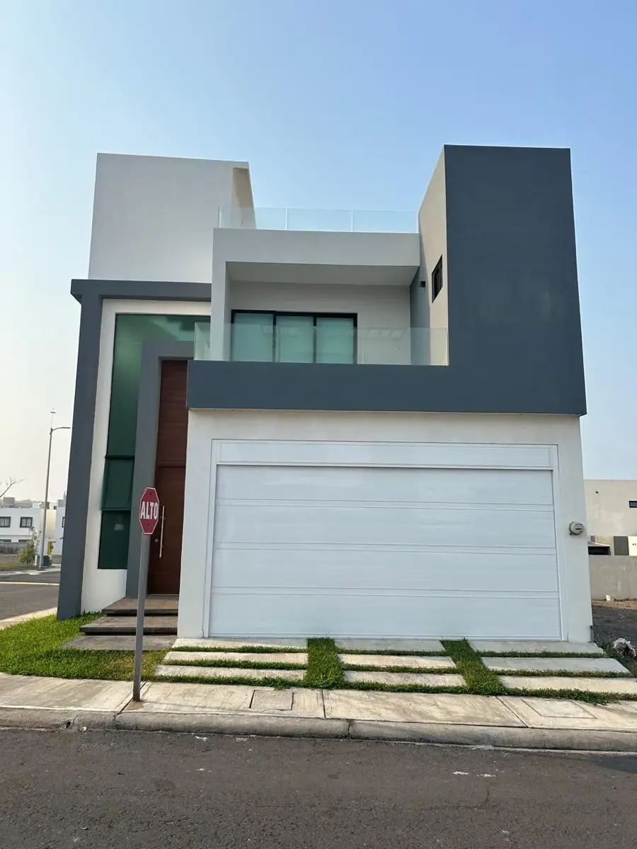 Casa en renta en Lomas de la Rioja, Alvarado — foto 1 de 12