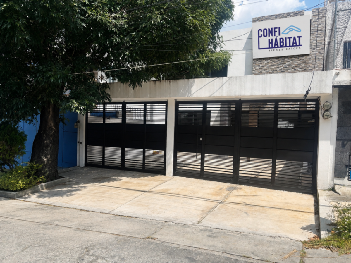 Casa en venta en Ciudad Satelite, Naucalpan de Juárez — foto 1 de 38