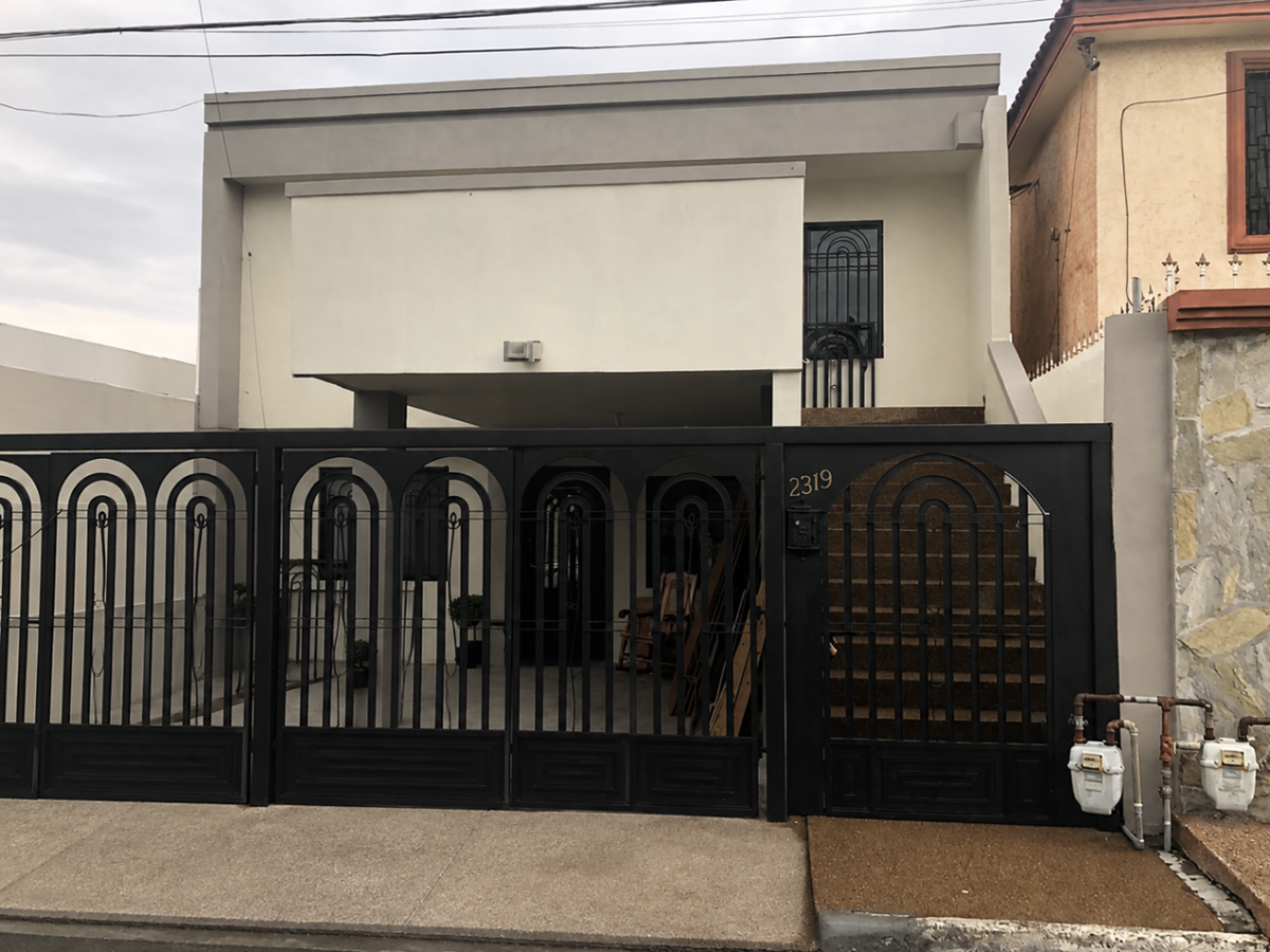 CASA EN VENTA DIVIDIDA EN 2 DEPARTAMENTOS EN MONTERREY CASA EN VENTA DIVIDIDA EN 2 DEPARTAMENTOS EN MONTERREY