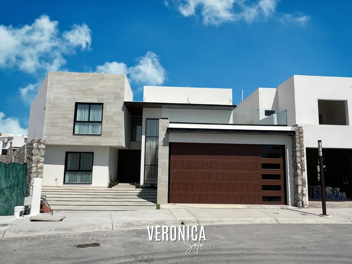 Casa en venta en Campos Eliseos, Juárez — foto 1 de 46