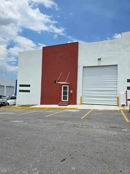 Bodega industrial muy Amplia en renta — Parque Vito Alessio, Saltillo