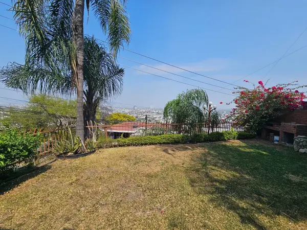 Casa en Venta o Renta Vista Hermosa | 3 Niveles | Jardín y Vista Panorámica
