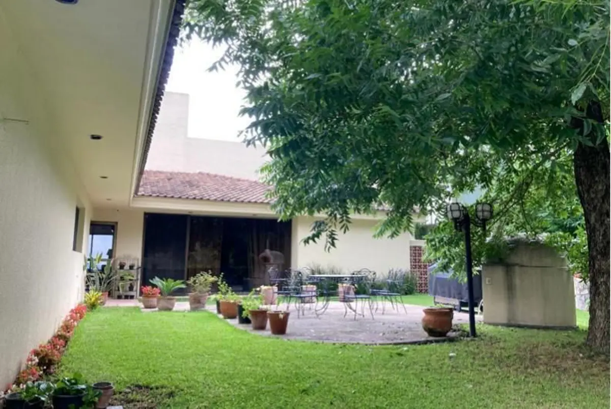 Casa en venta en Jardines Coloniales, San Pedro Garza García — foto 1 de 27