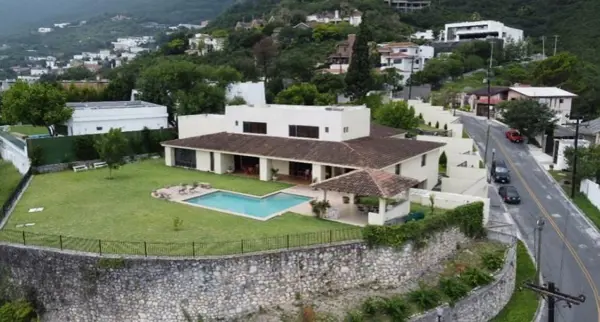 Casa en venta en Jardines Coloniales, San Pedro Garza García — foto 2 de 27