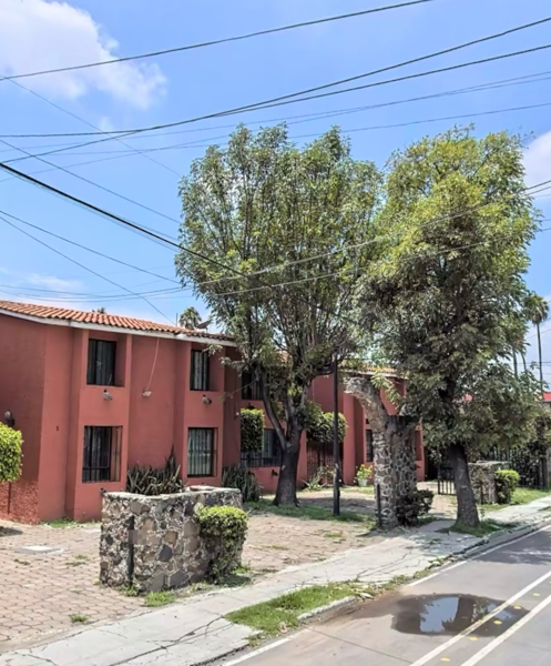 Se renta departamento en planta baja frente al Tec de Monterrey