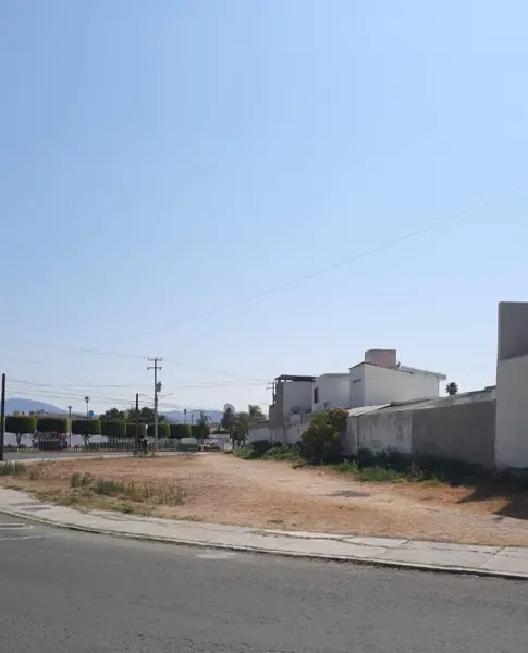 Terreno en RENTA con uso de suelo comercial en Fracc Pirámides, Corregidora, Qro