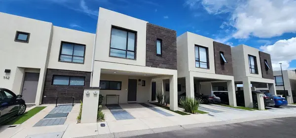 Venta de Casa de 3 Recámaras y Sala de TV en Zakia Venta de Casa de 3 Recámaras y Sala de TV en Zakia