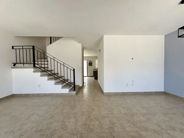CASA EN RESIDENCIAL EL REFUGIO, DE 3 RECÁMARAS Y JARDÍN
