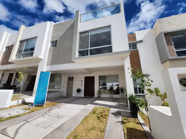 CASA EN VENTA EN ZARÚ,  ROOF GARDEN Y SALA DE TV