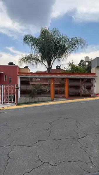 OPORTUNIDAD CASA DE UN NIVEL EN LOMAS VERDES