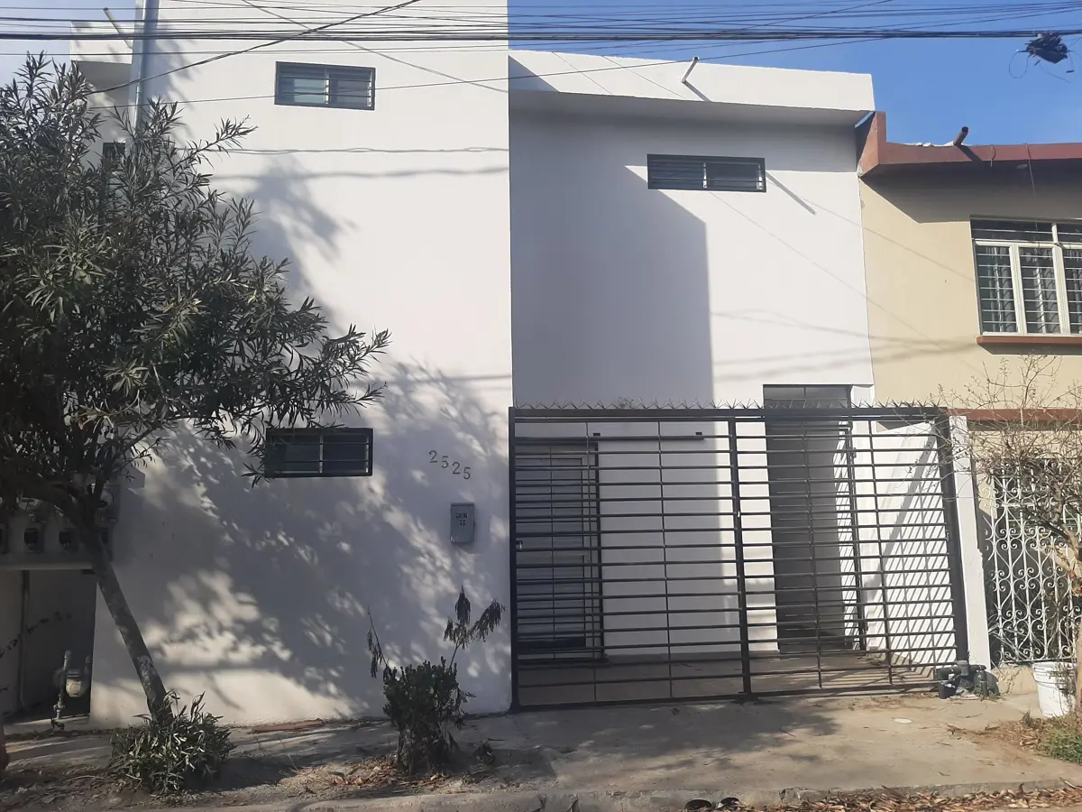 Local en renta en Mitras Centro, Monterrey — foto 1 de 8