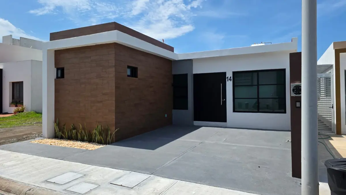 Casa en venta en Lomas de la Rioja, Alvarado — foto 1 de 25