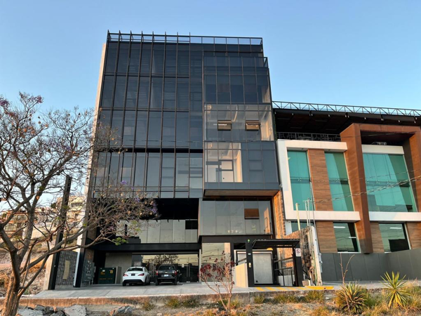 Oficina Amueblada en edificio de Loma dorada
