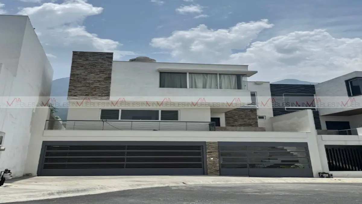 Casa en renta en Puerta de Hierro, Monterrey — foto 1 de 19