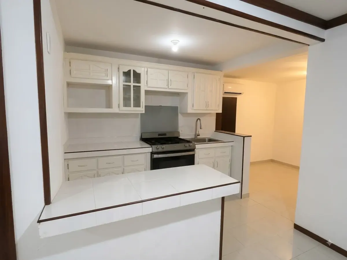 Casa en Venta en Jardines de los Pinos Primer Sector, Apodaca, Nuevo León