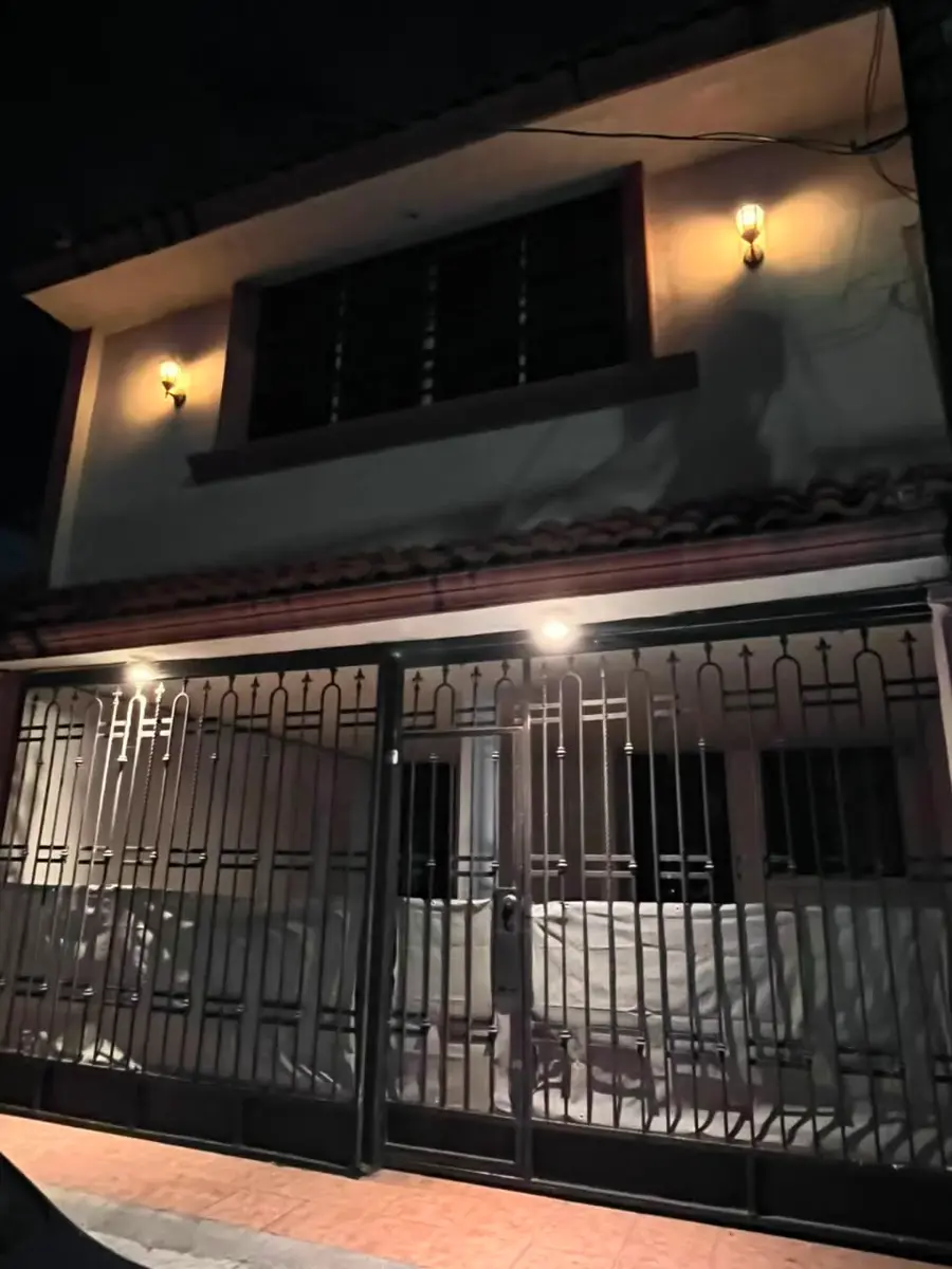 Casa en Venta en Jardines de los Pinos Primer Sector, Apodaca, Nuevo León
