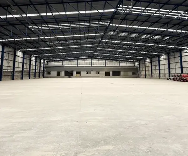 NAVE INDUSTRIAL DE 3,200 M2 CON AREA DE OFICINAS, COMEDOR Y BAÑOS PARA EMPLEADOS. EN VENTA O RENTA