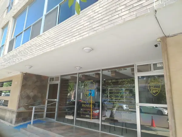 Consultorio aclientado en centro de la ciudad.