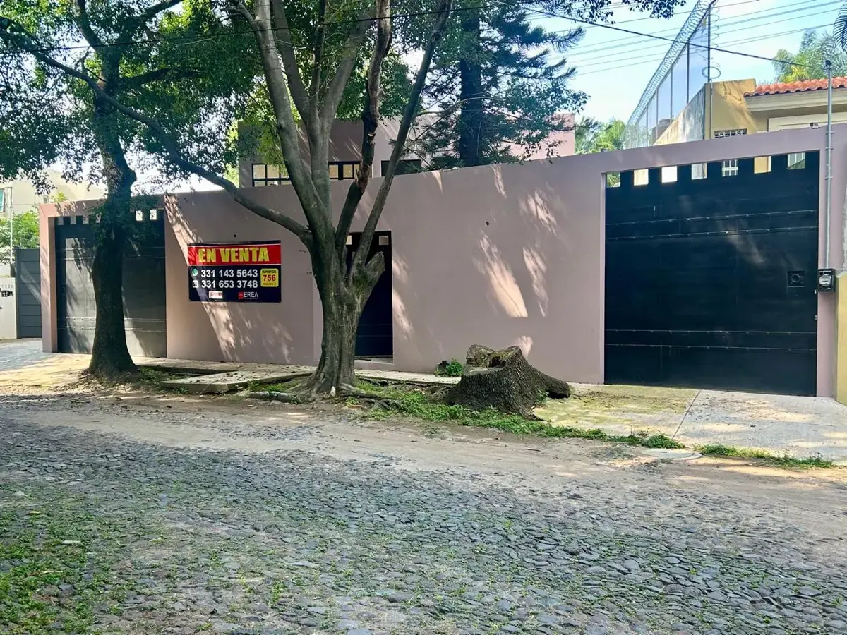 Casa en venta en Las Fuentes, Zapopan — foto 1 de 51