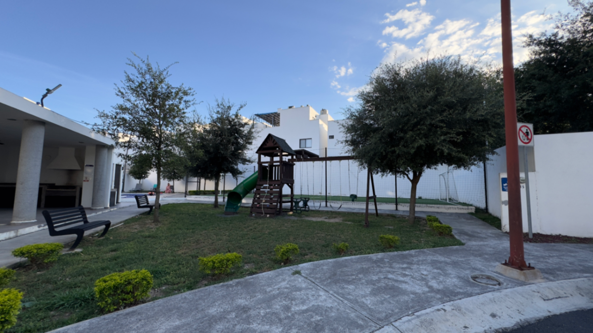 Casa en Venta en Los Nogales, Santiago, Nuevo León