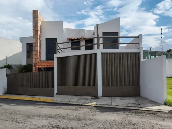 Casa en venta en San Bernardino Tlaxcalancingo, San Andrés Cholula, Puebla
