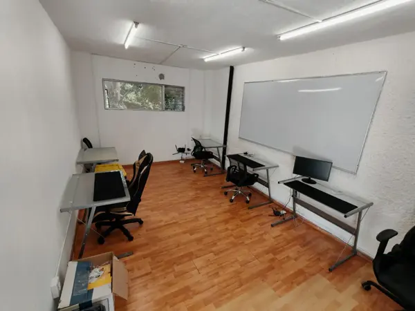 Oficina en Minerva con servicios incluidos