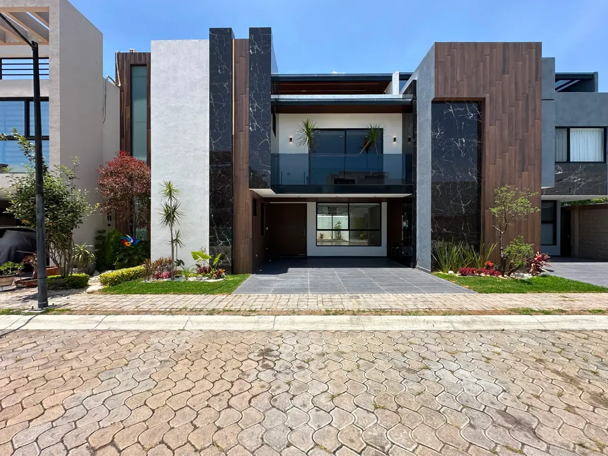 Casa en venta en Lomas de Angelópolis, San Andrés Cholula — foto 1 de 24