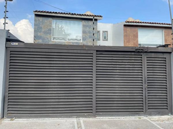 Venta de Casa en Valle Dorado, Tlalnepantla de Baz: Amplia y Bien Ubicada